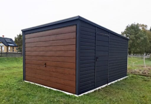 Garaż blaszany Premium 3 × 5 m z bramą uchylną i okładziną drewnopodobną